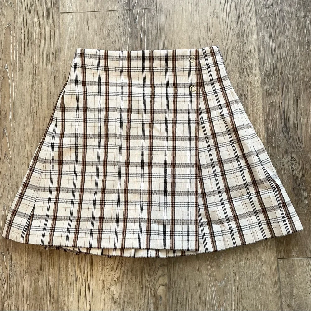 Burberry Logo Skirt - Picture 5 of 9